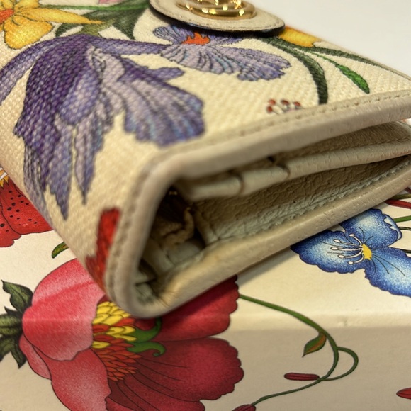 Gucci Floral Wallet Limited Edition! - Picture 12 of 14